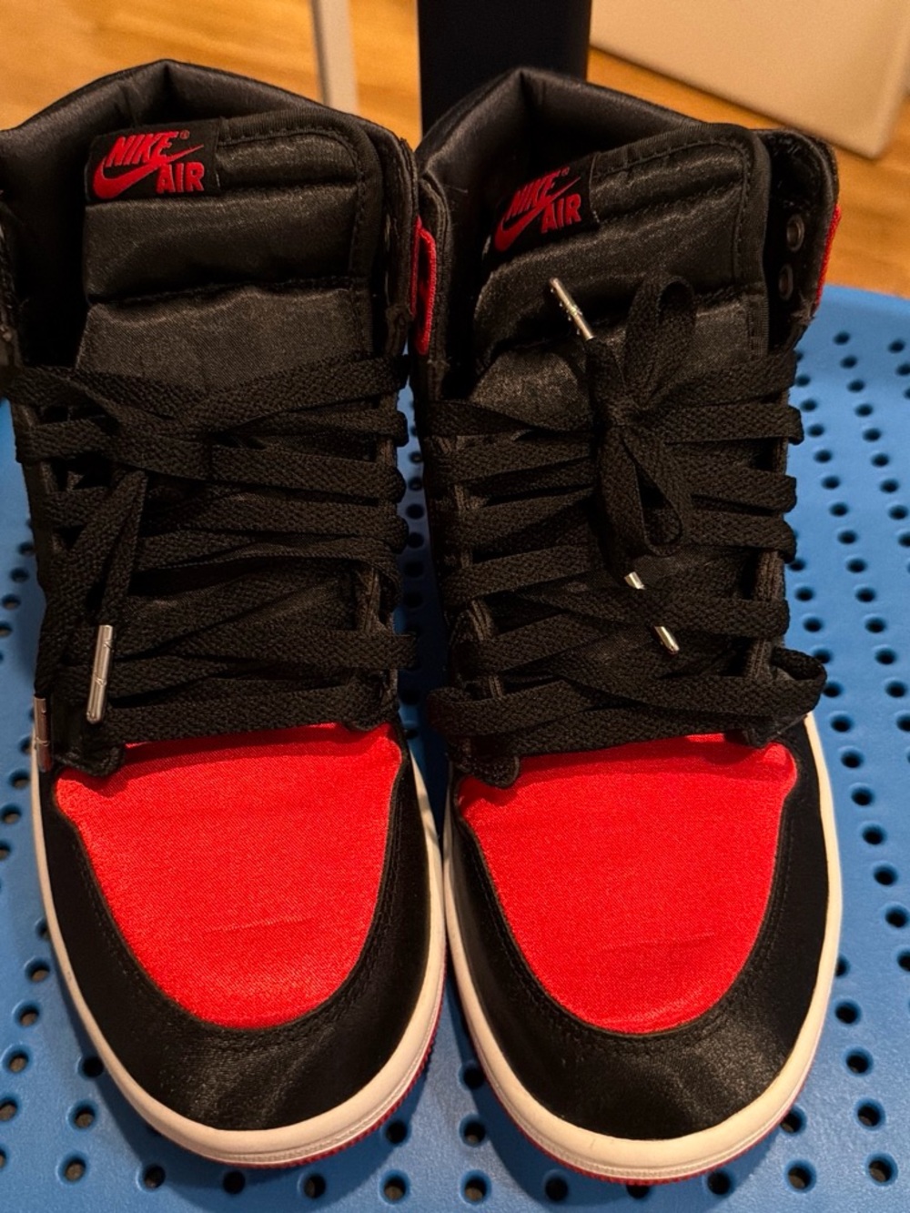 Jordan Retro 1 Satin Breds